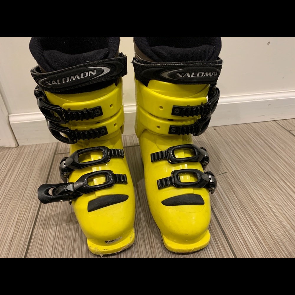 Salomon ski boots 23.5 mondo size/5 men’s/UK 4 1/2